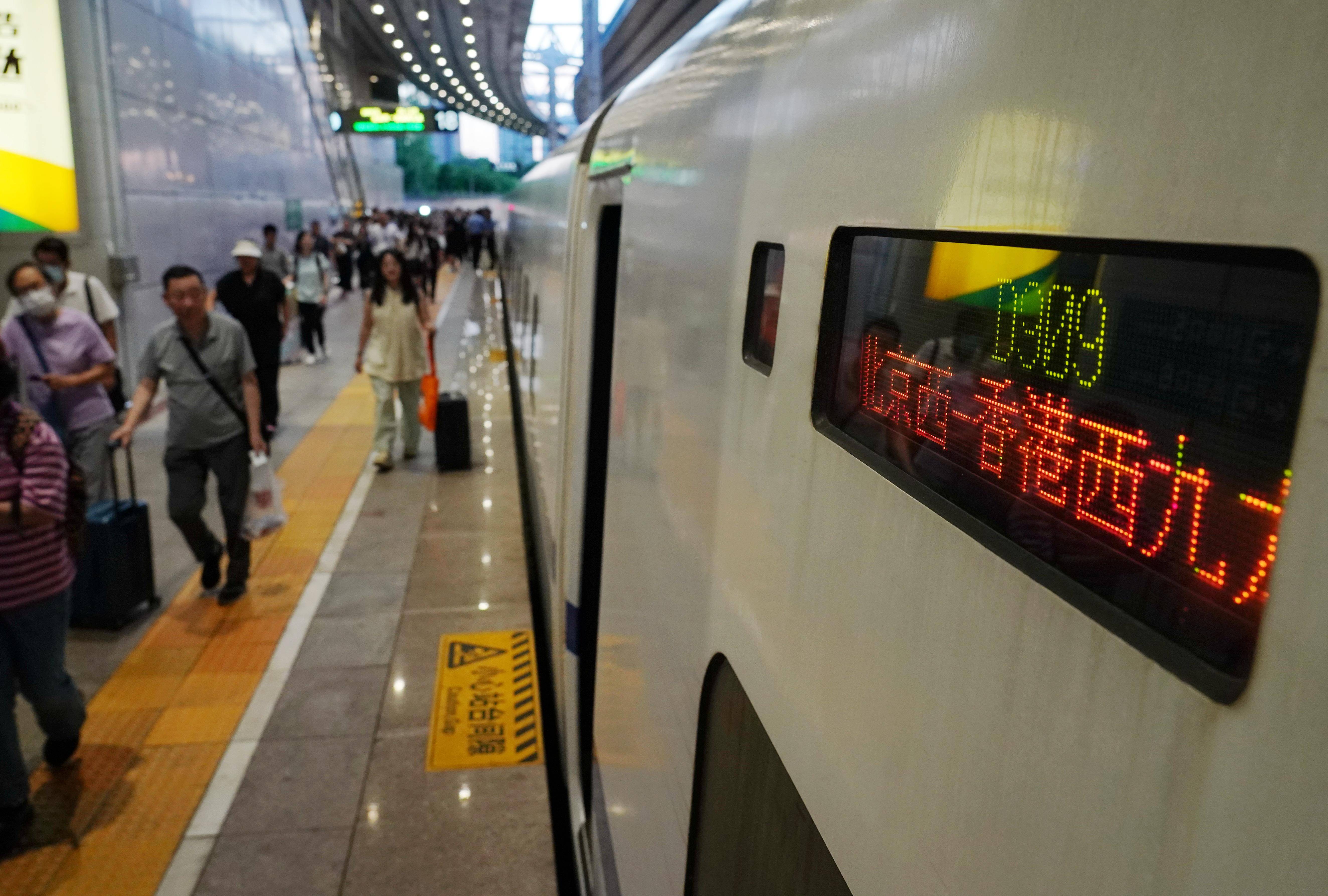 新华全媒+｜夕发朝至！京港、沪港间开行高铁动卧列车  第2张