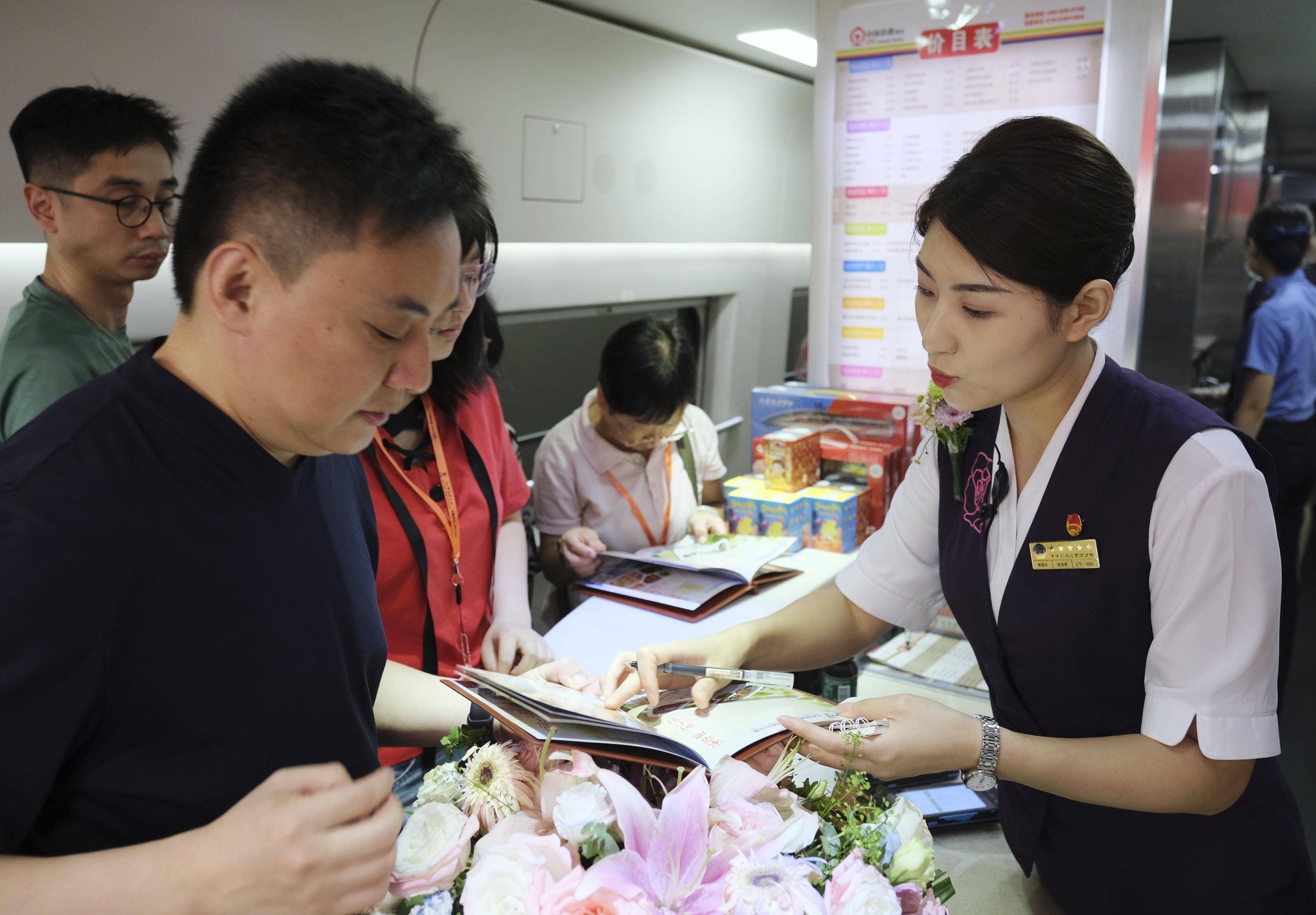 新华全媒+｜夕发朝至！京港、沪港间开行高铁动卧列车  第16张