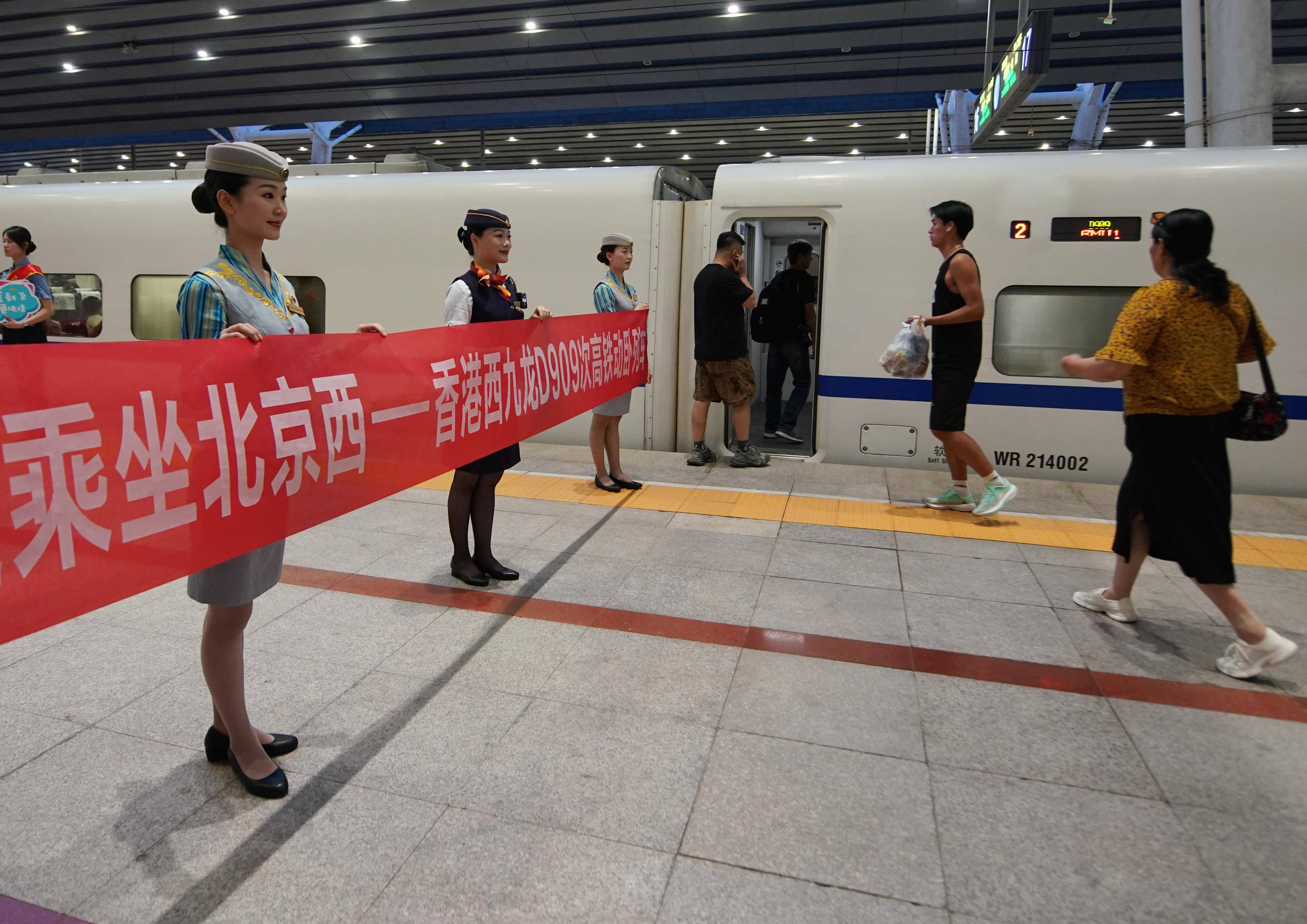 新华全媒+｜夕发朝至！京港、沪港间开行高铁动卧列车  第5张