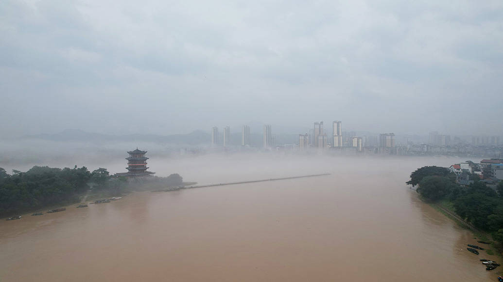 南方强降雨｜广西48条河流79个站出现超警洪水                