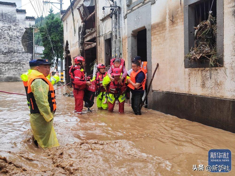 新华全媒+|安徽黄山：多措并举应对强降雨                