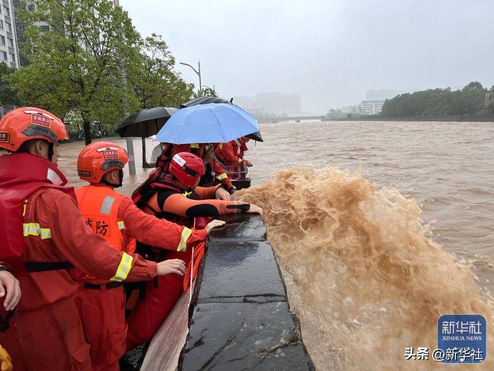 新华全媒+|安徽黄山：多措并举应对强降雨                