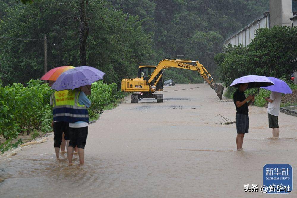 新华全媒+|安徽黄山：多措并举应对强降雨                