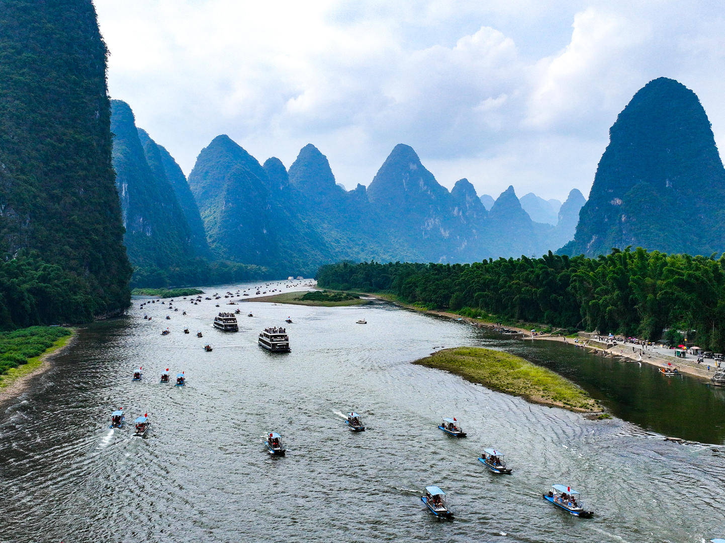 暴雨之下，桂林知名景区情况如何？漓江水上项目封行，阳朔遇龙河已开放两个码头  第2张