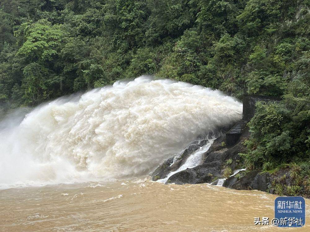 新华全媒+|安徽黄山：多措并举应对强降雨                