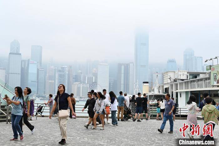 香港各界欢迎提升内地访港旅客免税额度 冀为本地经济注入动力                