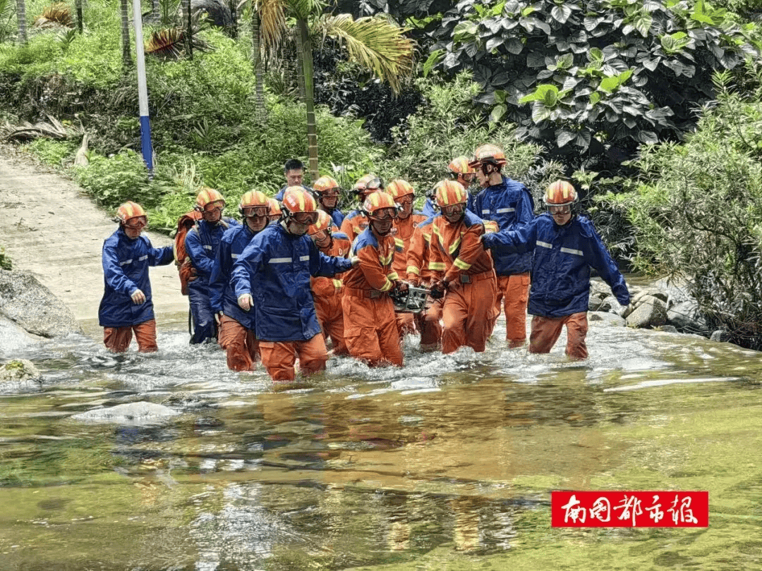 1人不幸遇难！25人徒步海南吊罗山林区被困，保亭多方力量连夜搜救  第1张