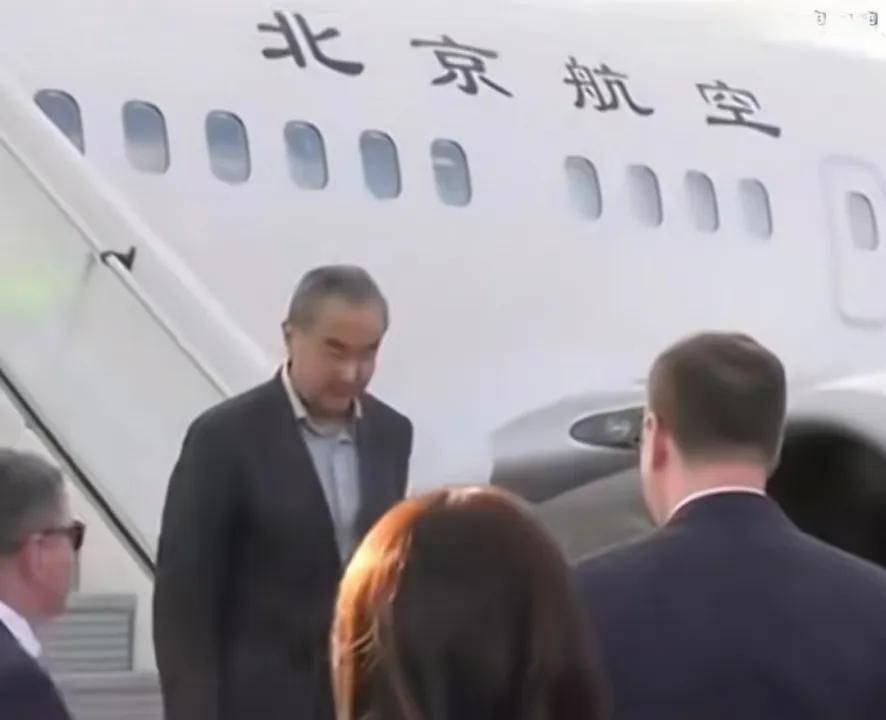 王毅参加金砖国家外长会晤，怎会乘坐这家航空公司飞机？  第1张