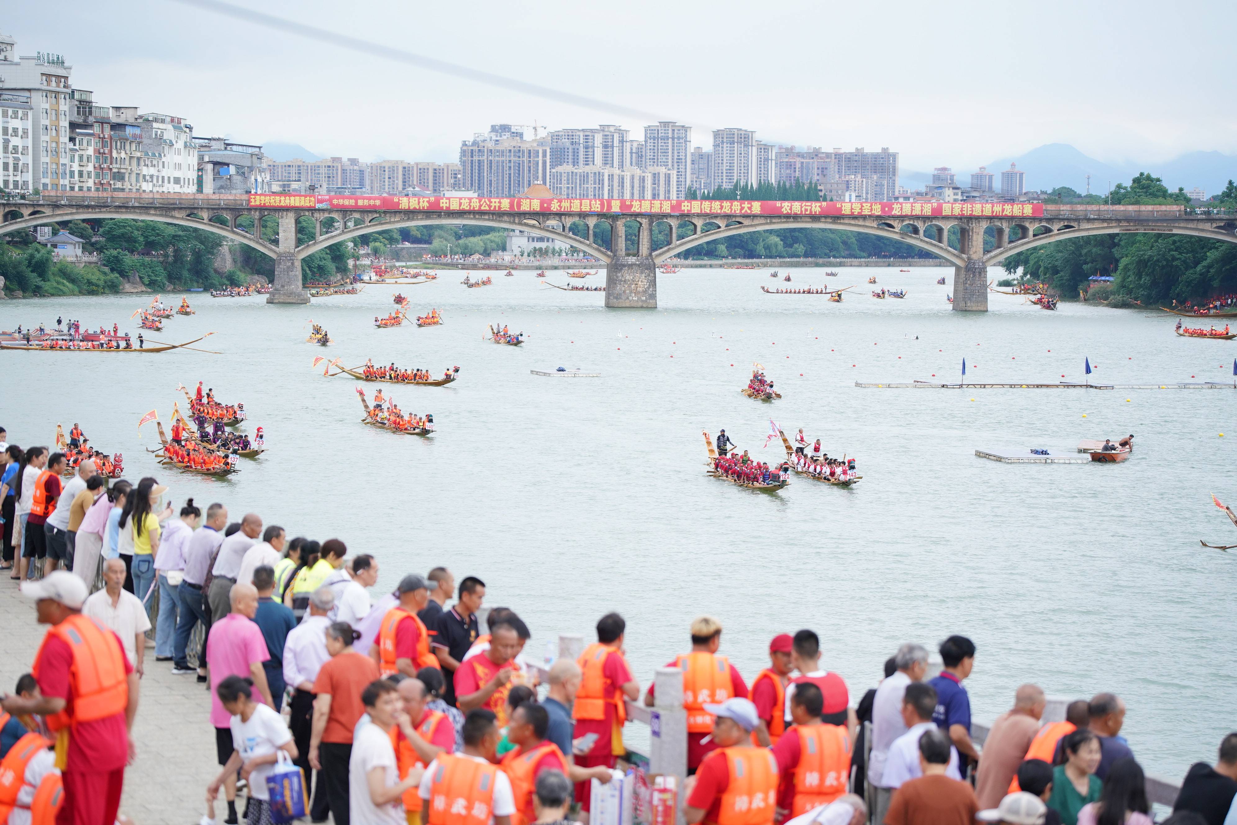 一支湖南乡村龙船队是怎么拉回年轻人的：有人跨千里赶来，00后请不到假干脆辞职  第1张