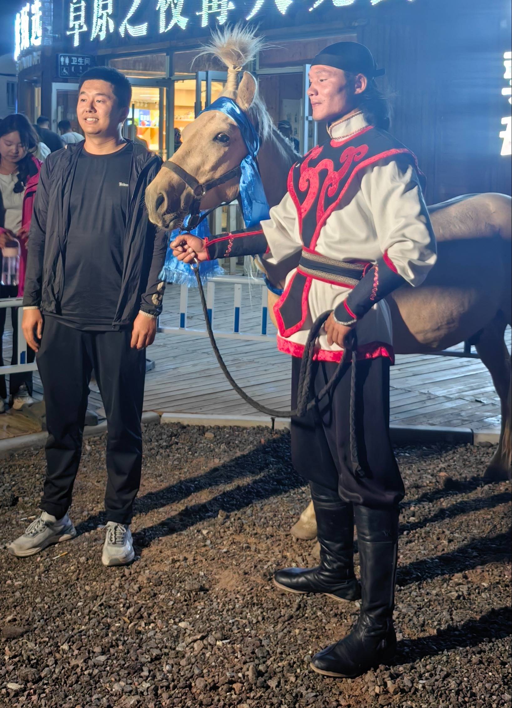 抽中一匹马！宁夏游客内蒙古旅游抽中价值2万的蒙古马，景区：会送到家  第1张