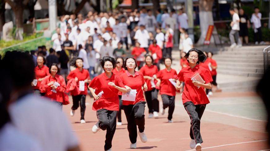 微纪录片｜坚持送考14年，张老师说她变好多了  第1张