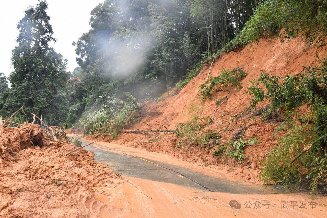 特大暴雨后的福建武平：有网友称无法联系家人，受灾乡镇通信正在抢修中                