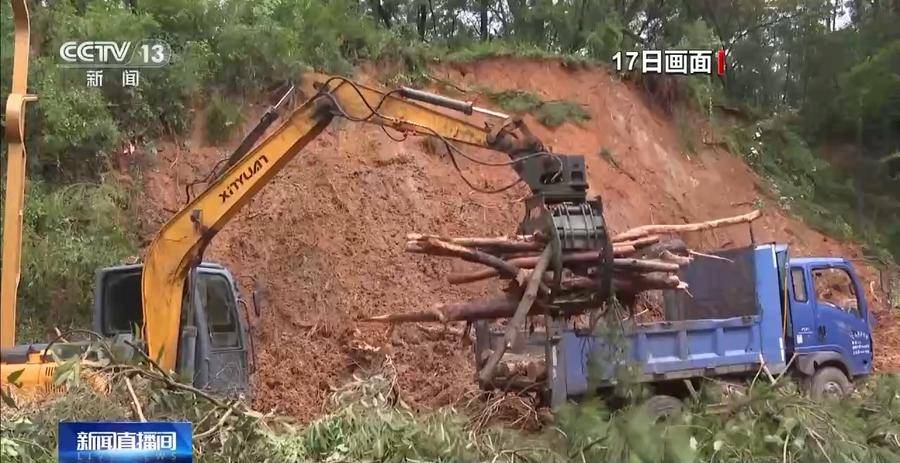 广东梅州洪水逐渐退去，仍有部分村庄被淹                