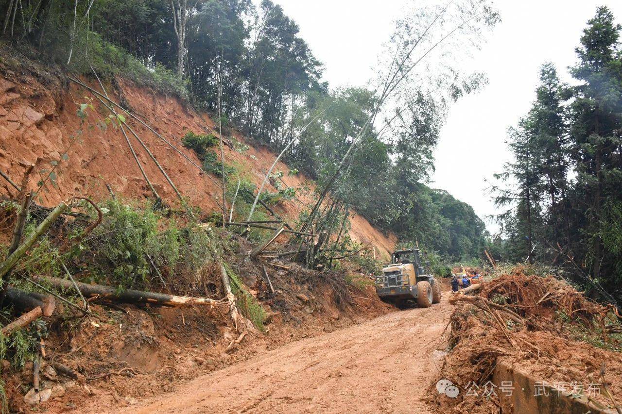 特大暴雨后的福建武平：有网友称无法联系家人，受灾乡镇通信正在抢修中                