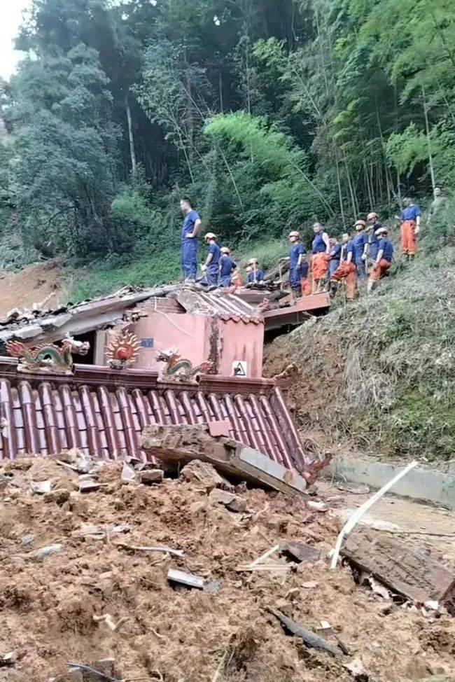 福建上杭山体滑坡致6人被埋，失联已超过48小时！现场亲属发声  第1张