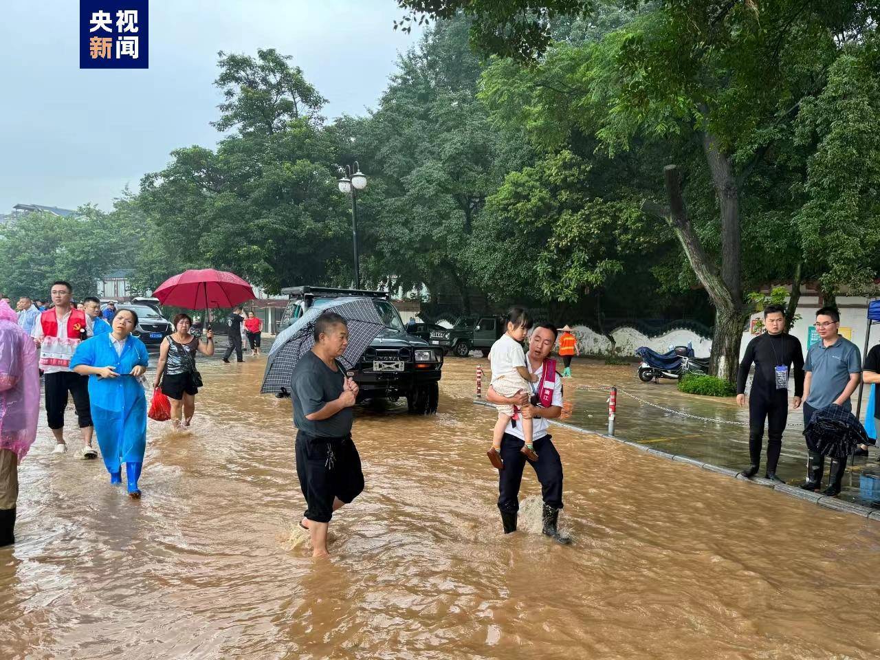 广西桂林本轮强降水过程已趋于结束，漓江市区段正缓慢退水                