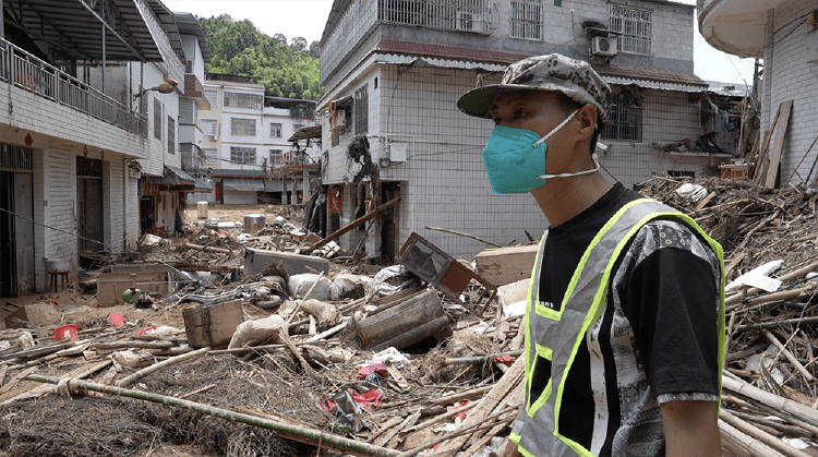 梅州水灾第五日：一条横跨闽粤的街道正苦等消杀  第4张