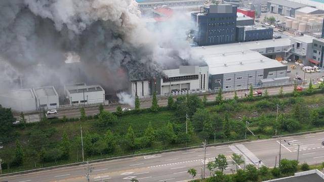 韩国一电池厂突发火灾，现场已发现20多具遗体  第1张