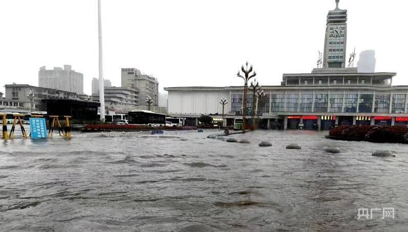 长沙暴雨有多猛？部分道路积水 多条地铁线路停运  第2张