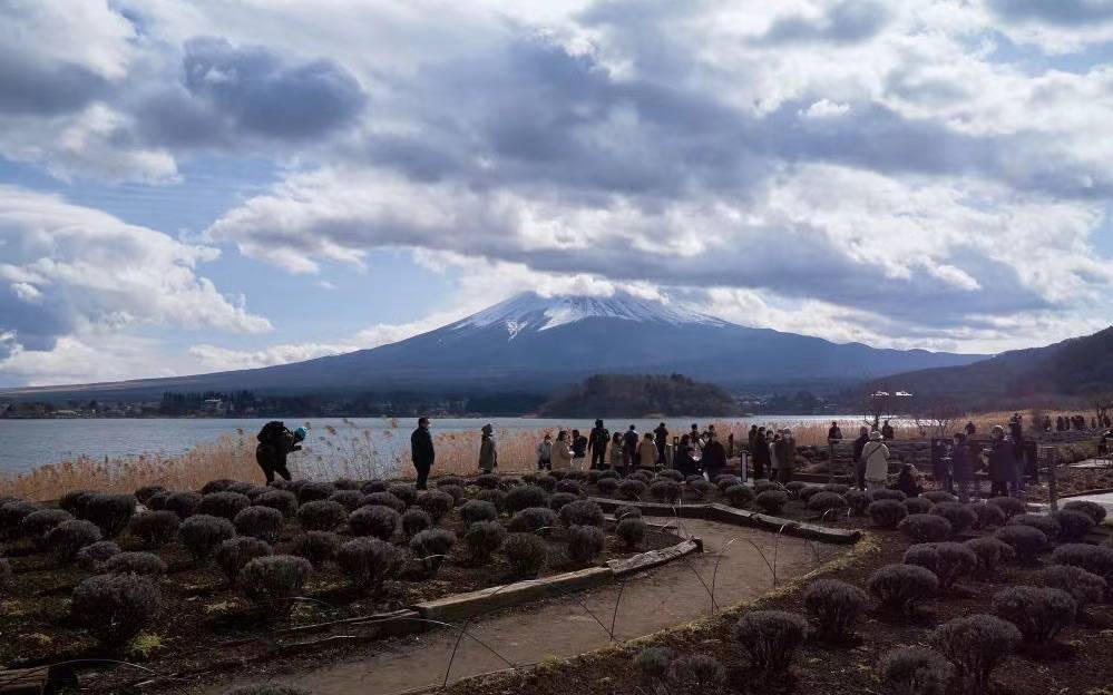 日本富士山山顶附近发现三名死者                