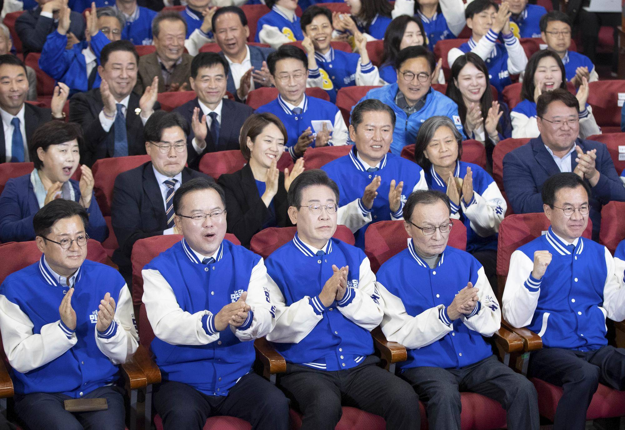 超20万人请愿弹劾尹锡悦，一场内斗难以避免 | 京酿馆                