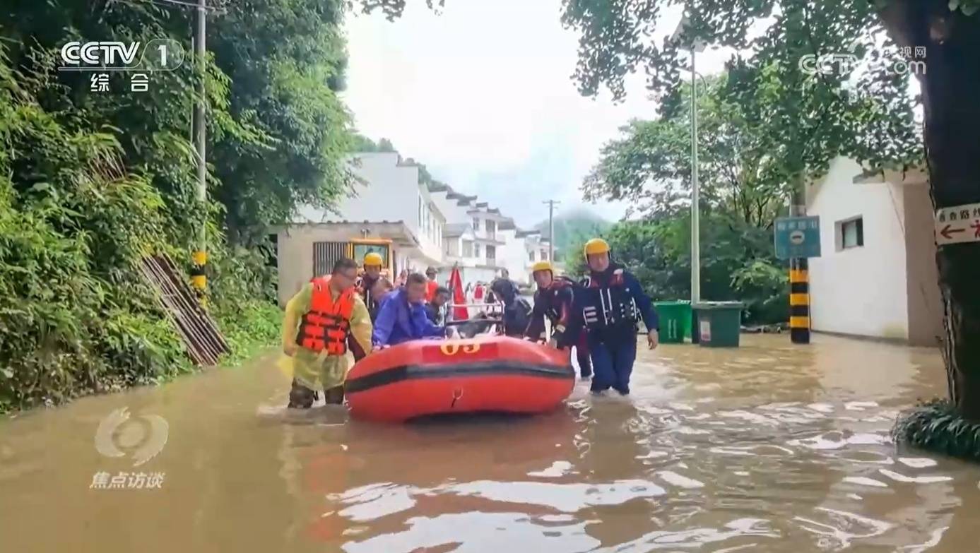 焦点访谈：汛情下的担当  第14张